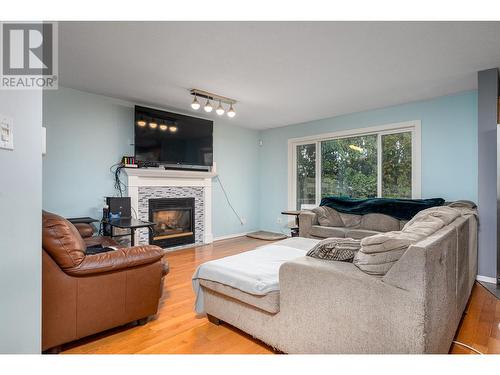 4416 9 Street, Vernon, BC - Indoor Photo Showing Living Room With Fireplace