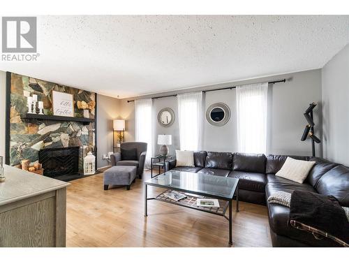 2740 25Th Avenue Ne, Salmon Arm, BC - Indoor Photo Showing Living Room With Fireplace