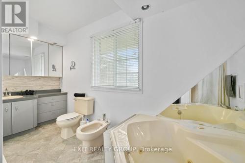 775-777 Moira Street W, Belleville, ON - Indoor Photo Showing Bathroom