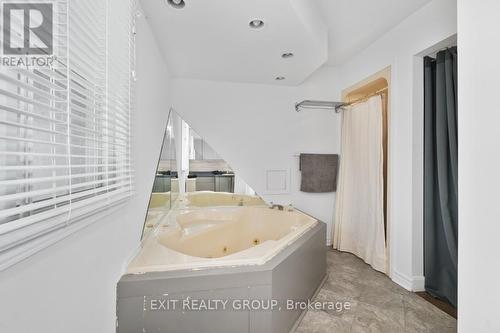 775-777 Moira Street W, Belleville, ON - Indoor Photo Showing Bathroom