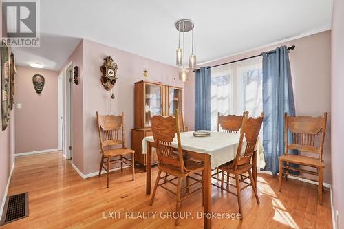 19656 Loyalist Pkwy, Prince Edward County, ON - Indoor Photo Showing Dining Room