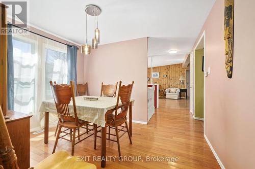19656 Loyalist Pkwy, Prince Edward County, ON - Indoor Photo Showing Dining Room