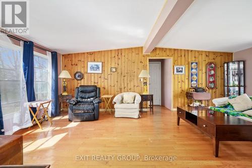 19656 Loyalist Parkway, Prince Edward County, ON - Indoor Photo Showing Living Room