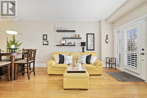 #102 -165 Division St, Cobourg, ON - Indoor Photo Showing Living Room