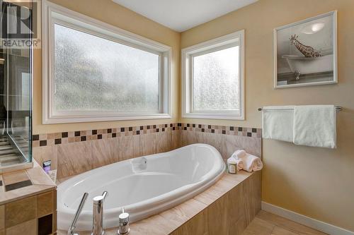 932 Monashee Place, Kelowna, BC - Indoor Photo Showing Bathroom