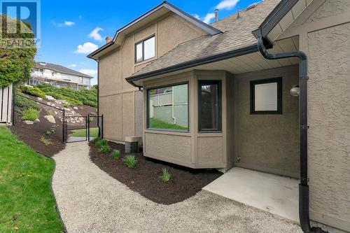 932 Monashee Place, Kelowna, BC - Outdoor With Exterior