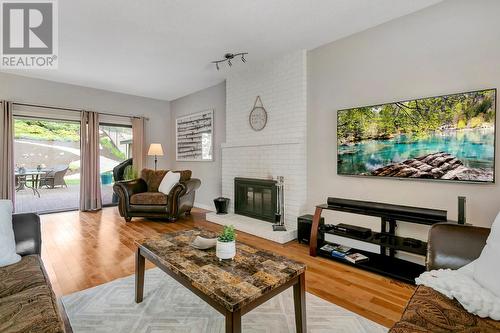 932 Monashee Place, Kelowna, BC - Indoor Photo Showing Living Room With Fireplace