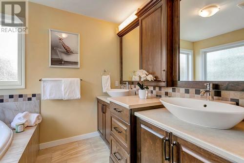 932 Monashee Place, Kelowna, BC - Indoor Photo Showing Bathroom
