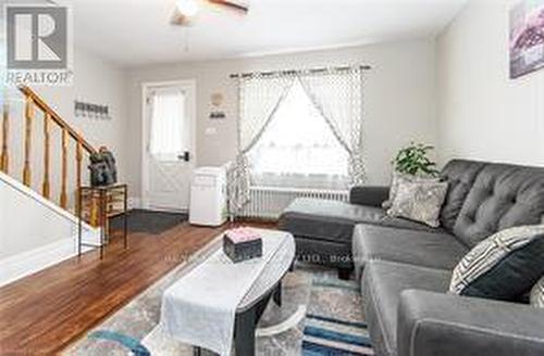 25-27 Gadsby Avenue, Welland, ON - Indoor Photo Showing Living Room