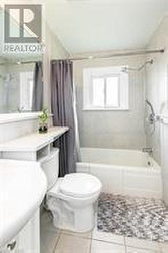 25-27 Gadsby Avenue, Welland, ON - Indoor Photo Showing Bathroom