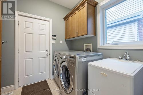 305 Skyline Ave, London, ON - Indoor Photo Showing Laundry Room