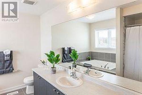 82 Hawick Crescent, Haldimand, ON - Indoor Photo Showing Bathroom