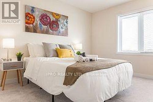 82 Hawick Crescent, Haldimand, ON - Indoor Photo Showing Bedroom