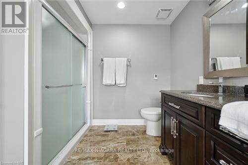 255 Colbeck Dr, Welland, ON - Indoor Photo Showing Bathroom