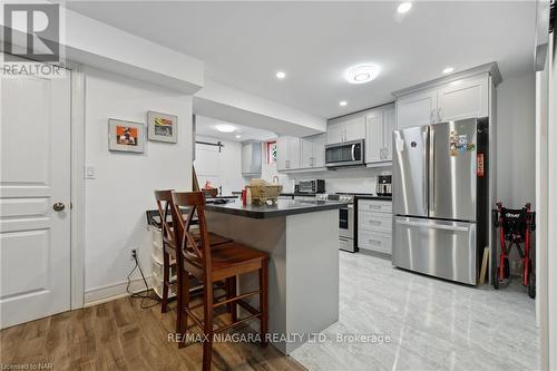 255 Colbeck Dr, Welland, ON - Indoor Photo Showing Kitchen With Stainless Steel Kitchen