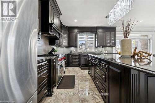 255 Colbeck Dr, Welland, ON - Indoor Photo Showing Kitchen With Stainless Steel Kitchen With Upgraded Kitchen