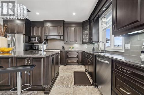 255 Colbeck Dr, Welland, ON - Indoor Photo Showing Kitchen With Stainless Steel Kitchen With Upgraded Kitchen