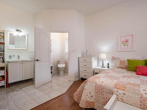Salle de bains attenante Ã  la CCP - 8875 Boul. Des Forges, Trois-Rivières, QC - Indoor Photo Showing Bedroom