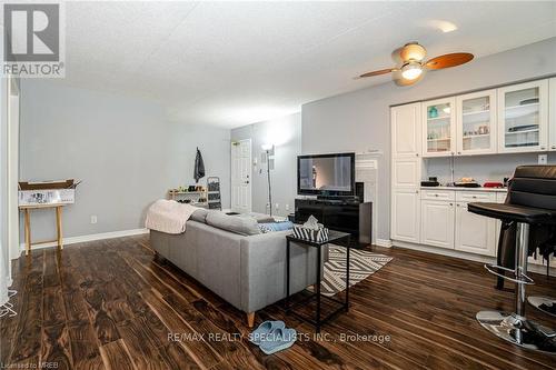 107 - 4003 Kilmer Drive, Burlington, ON - Indoor Photo Showing Living Room