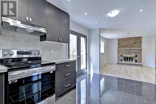 4488 Gullfoot Circ, Mississauga, ON - Indoor Photo Showing Kitchen With Fireplace With Upgraded Kitchen