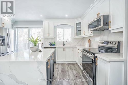 15 Third Ave, Orangeville, ON - Indoor Photo Showing Kitchen With Stainless Steel Kitchen With Upgraded Kitchen