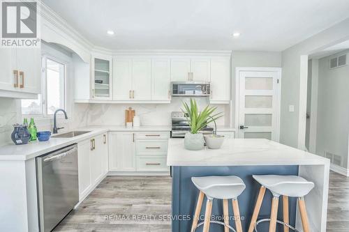 15 Third Ave, Orangeville, ON - Indoor Photo Showing Kitchen With Upgraded Kitchen