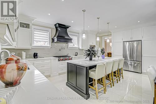 3471 Yale Road, Mississauga, ON - Indoor Photo Showing Kitchen With Upgraded Kitchen