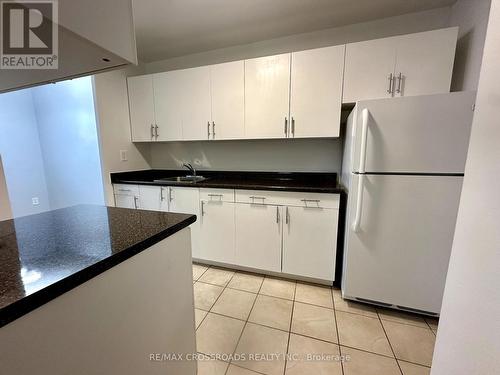 507 - 363 Lakeshore Road E, Mississauga, ON - Indoor Photo Showing Kitchen