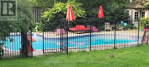 1239 Stavebank Rd, Mississauga, ON - Outdoor With In Ground Pool