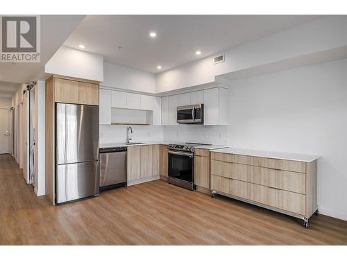 604 Cawston Avenue Unit# 502, Kelowna, BC - Indoor Photo Showing Kitchen