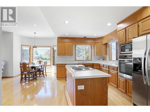 546 Vintage Terrace Road, Kelowna, BC - Indoor Photo Showing Kitchen With Double Sink