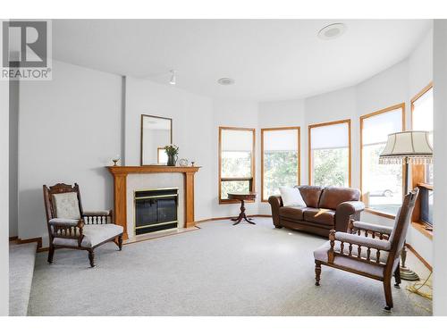 546 Vintage Terrace Road, Kelowna, BC - Indoor Photo Showing Living Room With Fireplace