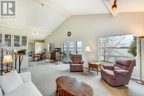 7 Mcgill Drive, Kawartha Lakes, ON - Indoor Photo Showing Living Room