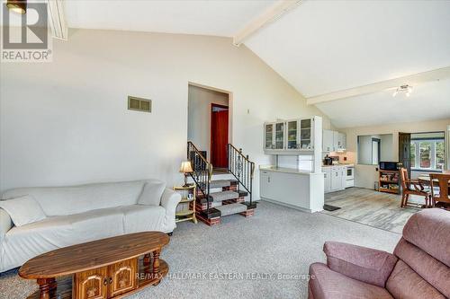7 Mcgill Drive, Kawartha Lakes, ON - Indoor Photo Showing Living Room
