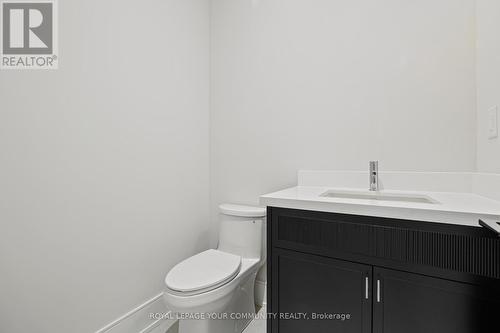 2 Bunn Crt, Aurora, ON - Indoor Photo Showing Bathroom
