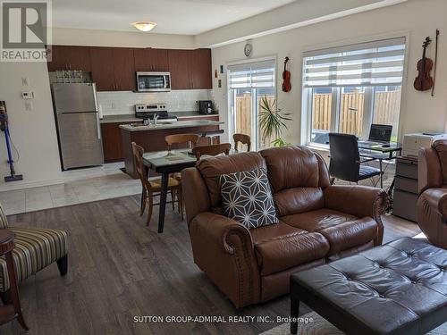 31 Sandhill Crane Drive, Wasaga Beach, ON - Indoor Photo Showing Living Room