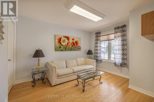 30 Meadow Lane N, Wasaga Beach, ON - Indoor Photo Showing Living Room