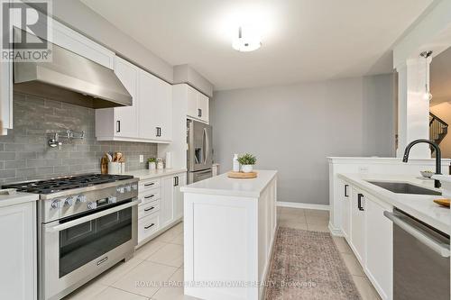 9 Larson Peak Road, Caledon, ON - Indoor Photo Showing Kitchen With Upgraded Kitchen