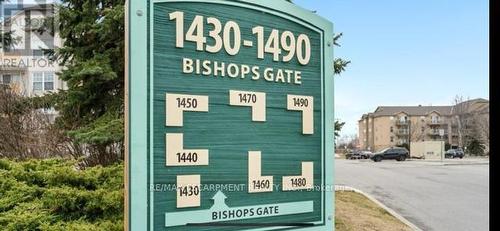 #411 -1490 Bishops Gate, Oakville, ON - Indoor Photo Showing Living Room