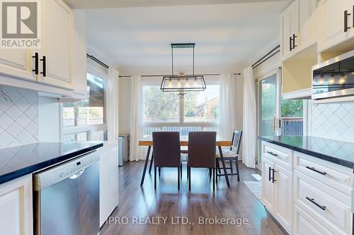 2330 Credit Valley Rd, Mississauga, ON - Indoor Photo Showing Kitchen