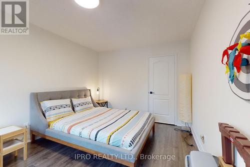 2330 Credit Valley Rd, Mississauga, ON - Indoor Photo Showing Bedroom
