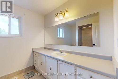 2330 Credit Valley Rd, Mississauga, ON - Indoor Photo Showing Bathroom