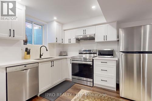 2330 Credit Valley Rd, Mississauga, ON - Indoor Photo Showing Kitchen