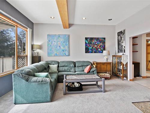 1059 Pat Burns Ave, Gabriola Island, BC - Indoor Photo Showing Living Room