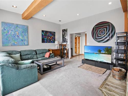 1059 Pat Burns Ave, Gabriola Island, BC - Indoor Photo Showing Living Room
