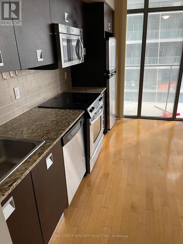 #1512 -33 Charles St E, Toronto, ON - Indoor Photo Showing Kitchen