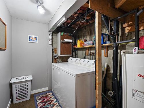 407-642 Agnes St, Saanich, BC - Indoor Photo Showing Laundry Room