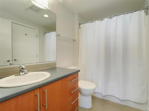 415-797 Tyee Rd, Victoria, BC - Indoor Photo Showing Bathroom