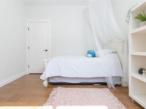 2486 Glendoik Way, Mill Bay, BC - Indoor Photo Showing Bedroom
