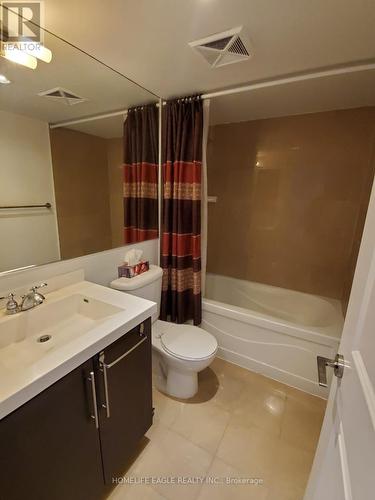 824 - 500 Doris Avenue, Toronto, ON - Indoor Photo Showing Bathroom